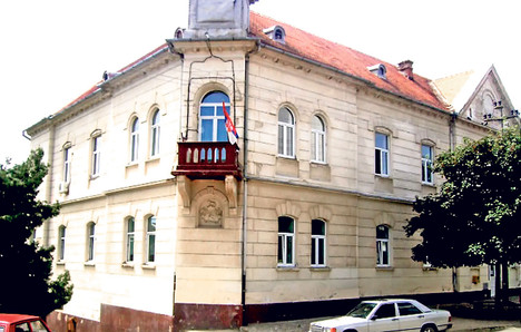 Šokantno: Đaci u Vojvodini bacili djevojčicu kroz prozor!