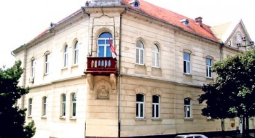 Šokantno: Đaci u Vojvodini bacili djevojčicu kroz prozor!