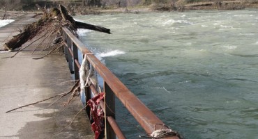 Lašva se izlila na nekoliko mjesta kod Viteza, ugorožene kuće