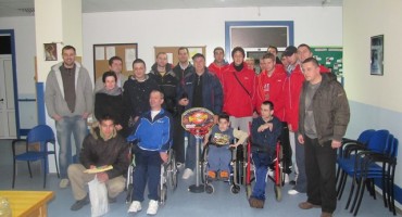 Košarkaši HKK Zrinjski u posjeti 'Svetoj Obitelji'