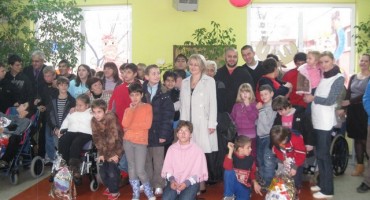 Posjet Borjane Krišto i Ljube Bešlića Los Rosalesu i Svetoj obitelji