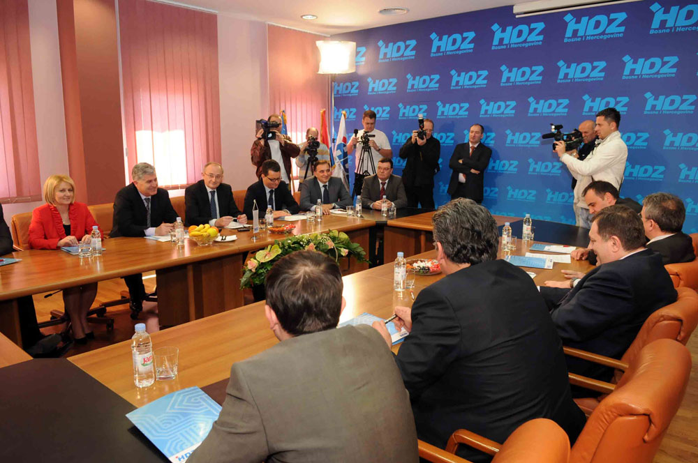 HDZ BiH osuđuje posljednje izjave Valentina Inzka u kojima je istaknuo da ostaje na snazi njegova suspenzija odluka SIP-a