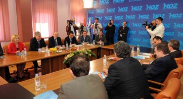 HDZ BiH osuđuje posljednje izjave Valentina Inzka u kojima je istaknuo da ostaje na snazi njegova suspenzija odluka SIP-a