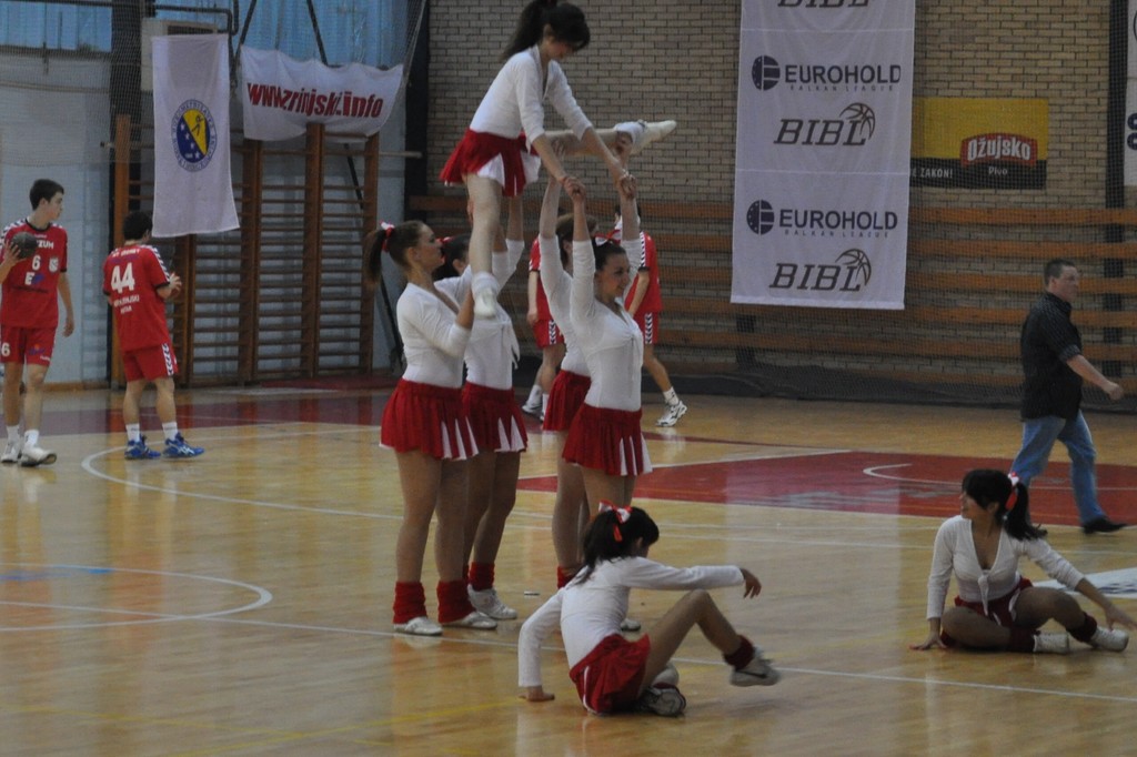 HMRK Zrinjski - RK Velež 31:25 (18:12)