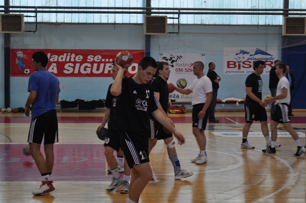 HMRK Zrinjski - RK Velež 31:25 (18:12)