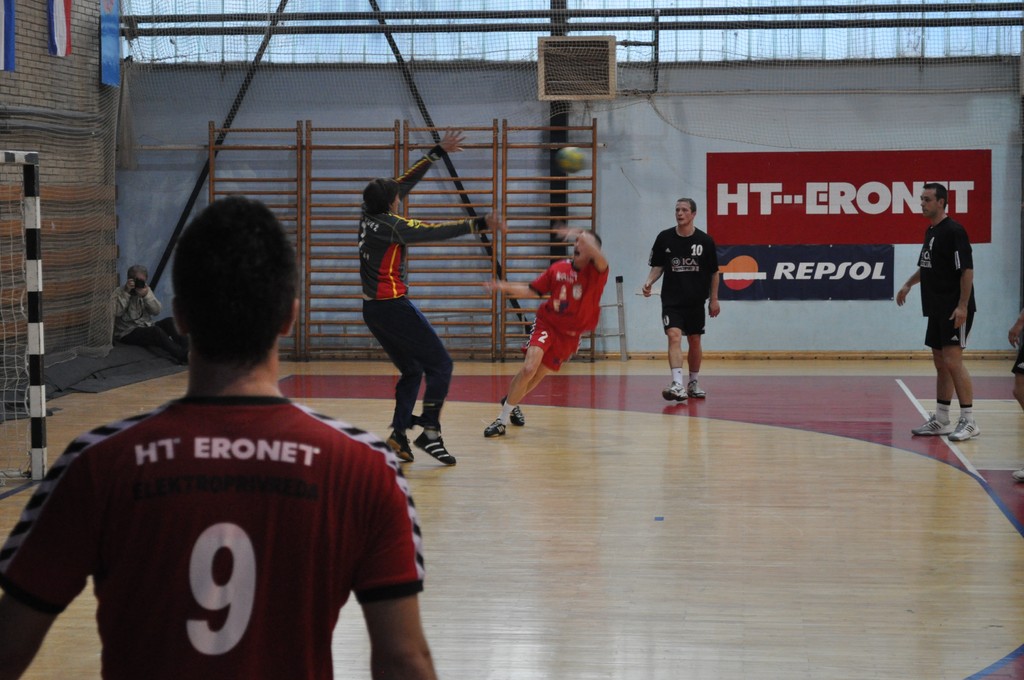 HMRK Zrinjski - RK Velež 31:25 (18:12)