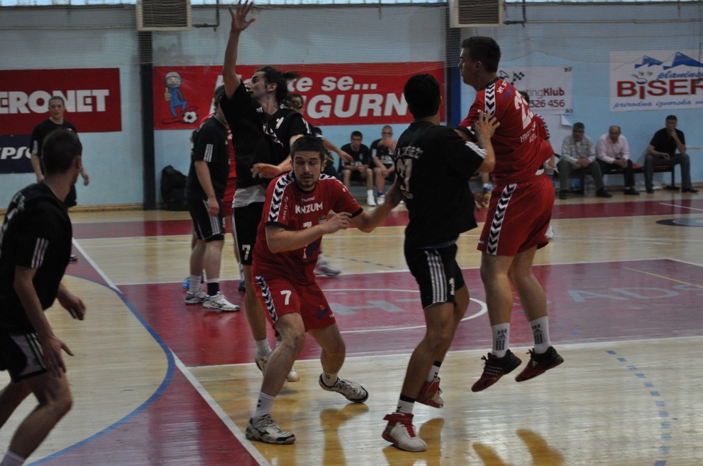HMRK Zrinjski - RK Velež 31:25 (18:12)