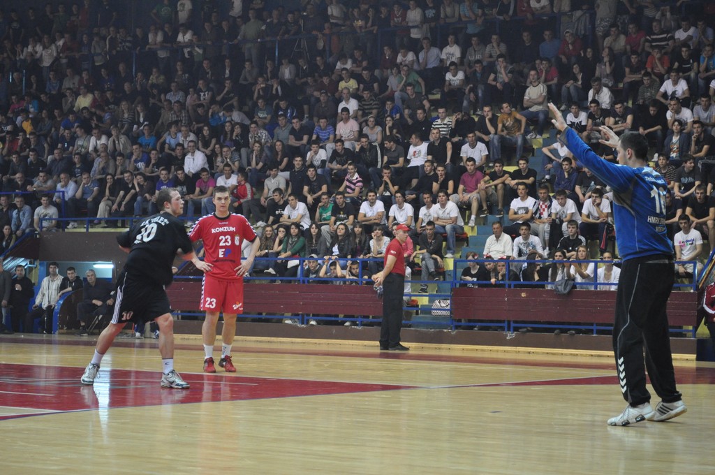 HMRK Zrinjski - RK Velež 31:25 (18:12)