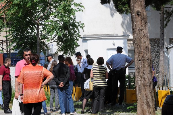 Mostar: Neuspio pokušaj deložacije šesteročlane obitelji Knezović