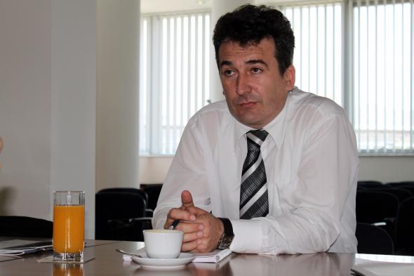 Trhulj: Teret plaćaju građani zbog viška broja zaposlenih u obje elektroprivrede