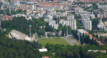 Javnu rasvjetu u Mostaru gase u 2.30 sati, a onda započinju pljačke