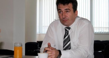 Trhulj: Teret plaćaju građani zbog viška broja zaposlenih u obje elektroprivrede