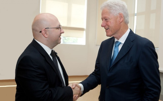 Predsjednik Clinton zadovoljan razvojem AUBiH-a