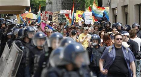 Policija danima uoči Split Pridea stavila pod nadzor krovove kuća i šahte na trasi