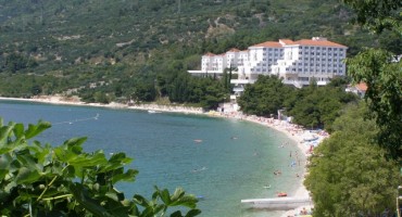 Čudo na Makarskoj rivijeri: Dječak (6) pao s visine od šest metara na beton i preživio