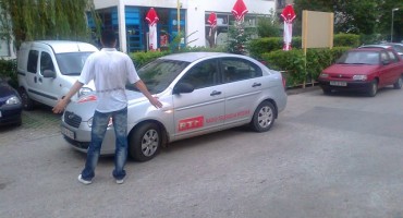 Mostar, parking, Mostar, Smeće, parking, Mostar, parking, pauk, policija