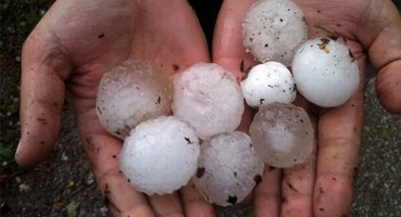 Olujno nevrijeme, poplave i jaka tuča veličine kokošjih jaja