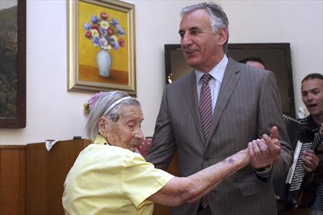 Zaplesala teta Lina na svoj 106. rođendan 