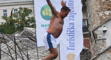 Održani 445. skokovi sa Starog mosta 2011.