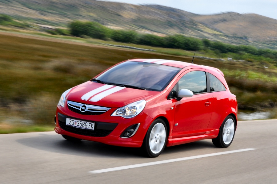 TEST Opel Corsa 1.4 Stripes – Brzi bombončić