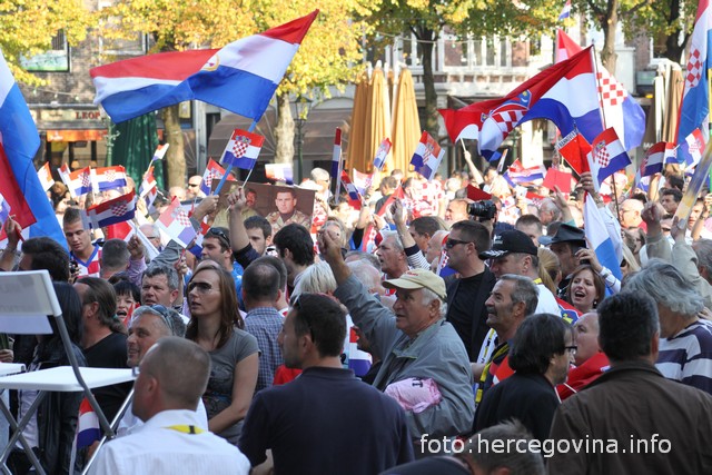 Eksuzivno: Hercegovina.info na velikom prosvjedu Hrvata u Haagu