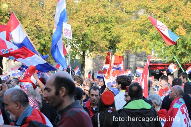 Eksuzivno: Hercegovina.info na velikom prosvjedu Hrvata u Haagu