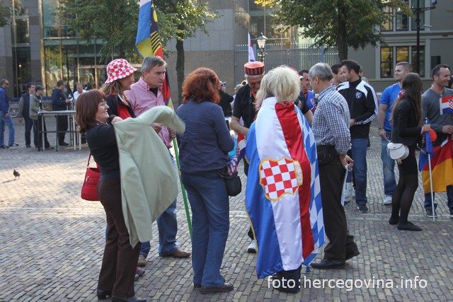 Eksuzivno: Hercegovina.info na velikom prosvjedu Hrvata u Haagu