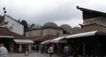 Džamijski golubovi i građanski jastrebovi – kako nas SDA sve vuče za nos više od 20 godina