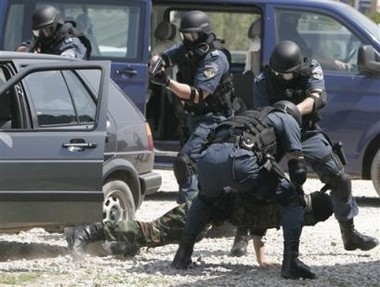 Velika policijska akcija u Zapadnoj Hercegovini: Uhićeno više osoba