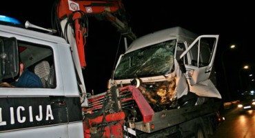 Čapljina: U Zvirovićima kombi sletio s ceste, jedna osoba ozlijeđena
