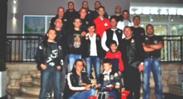 Članovi kluba Veterani Hercegovina, darivali malog Marka Misira 