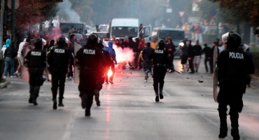 Navijači sukob pred gradski derbi: Tučnjava navijača Zrinjskog i Veleža