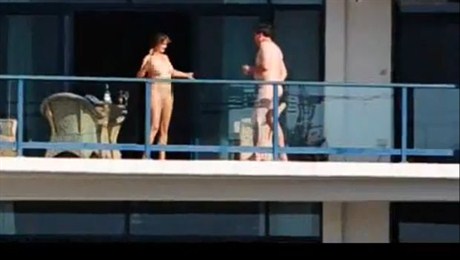 Seksali se na balkonu zgrade - njemu nije prvi put 