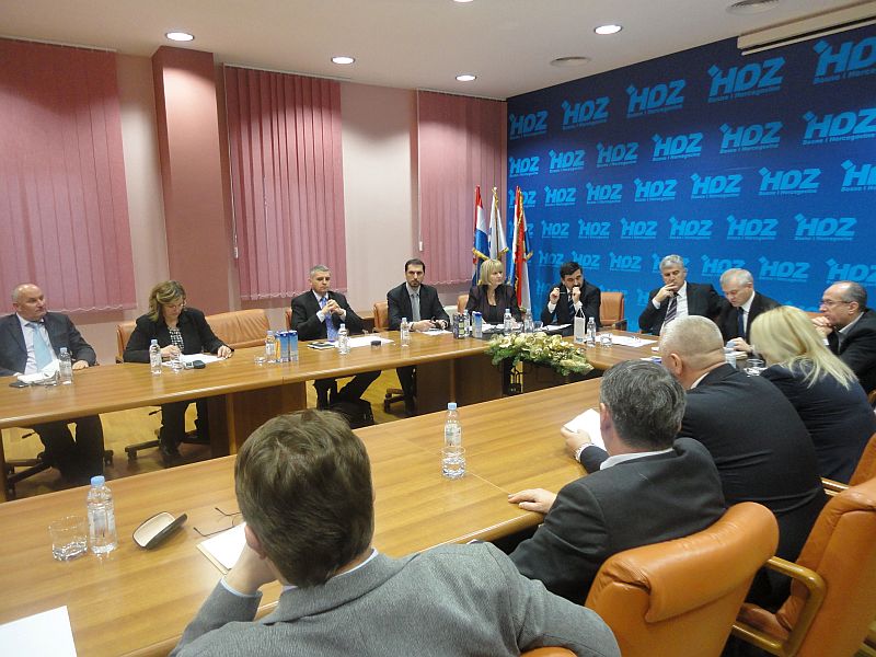 HDZ BiH: Inzko pravnu državu bacio na koljena