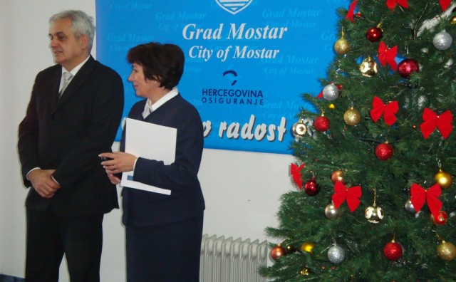 Gradska uprava Mostara darivala 20 socijalno ugroženih obitelji - 21.12.2011