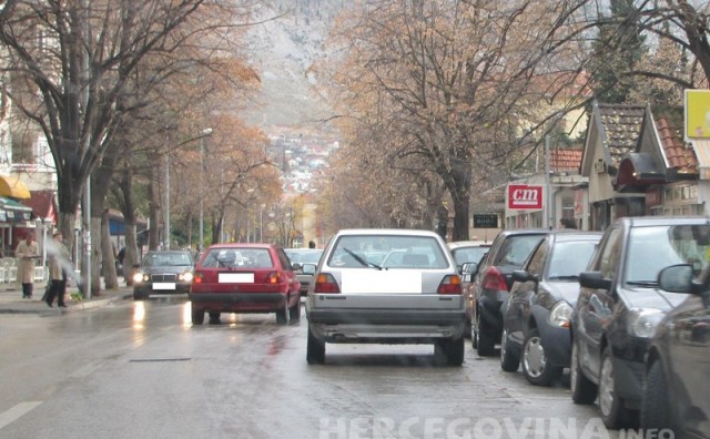 Mostar, parking, Mostar, parking, pauk, policija