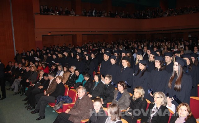 U Mostaru promovirano 310 diplomanata Fakulteta prirodoslovno-matematičkih i odgojnih znanosti 