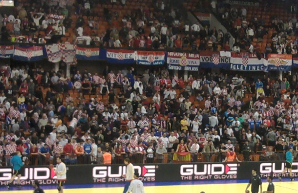Novi Sad, napad, rukomet, navijači, Novi Sad, Hrvatska, rukomet, navijački neredi, Hrvatska, Mađarska, Europsko prvenstvo, Novi Sad, navijači, Beograd, BBB, Torcida, Ultras