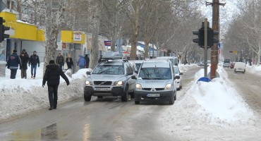 Mostar, snijeg, Elementarna nepogoda, automobili, zimska oprema