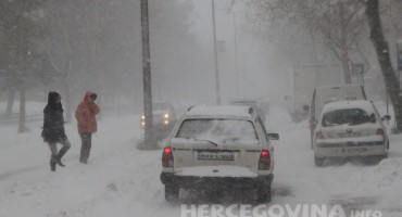 Otkazana nastava u školama, autobus sletio s ceste, i regija okovana ledom