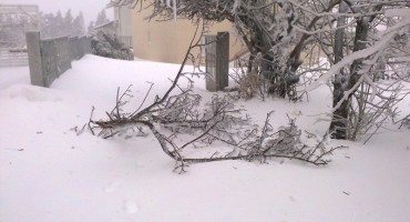 Nezapamćeno visoki snijeg i led okovali cijelo Brotnjo 