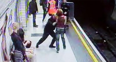 Pobiješnjeli prolaznik gurnuo djevojku s perona na tračnice metroa!
