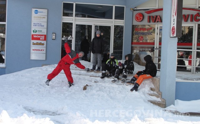 Mostar, sunce, snijeg, škola, nastava, HNŽ, Mostar, snijeg