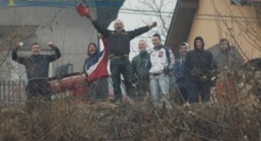 'Navijački rekviziti' u Tuzli: S motornom pilom na  utakmicu Sloboda-Sarajevo!?