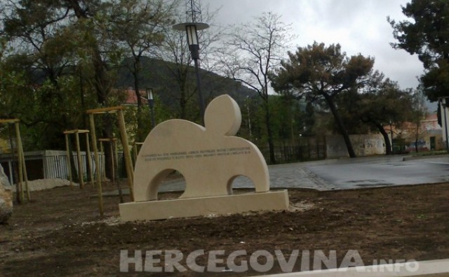 Inat spomenik novi kamen smutnje u Mostaru