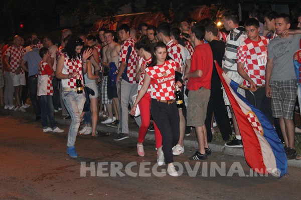 FOTO: Vatreno ludilo na ulicama Mostara