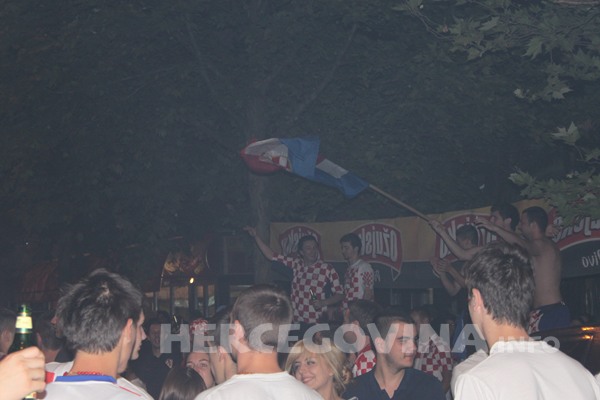 FOTO: Vatreno ludilo na ulicama Mostara