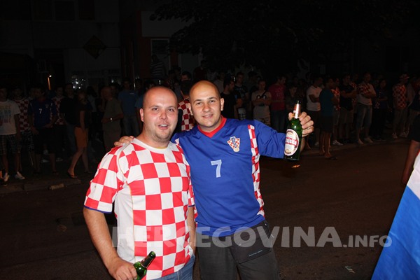 FOTO: Vatreno ludilo na ulicama Mostara