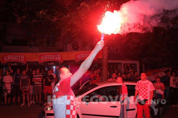 FOTO: Vatreno ludilo na ulicama Mostara
