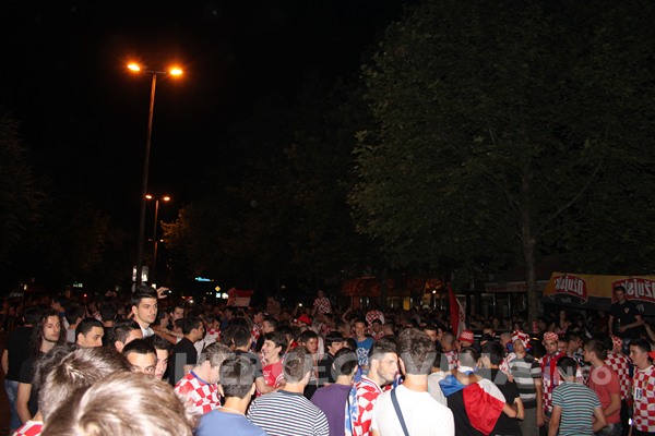 FOTO: Vatreno ludilo na ulicama Mostara